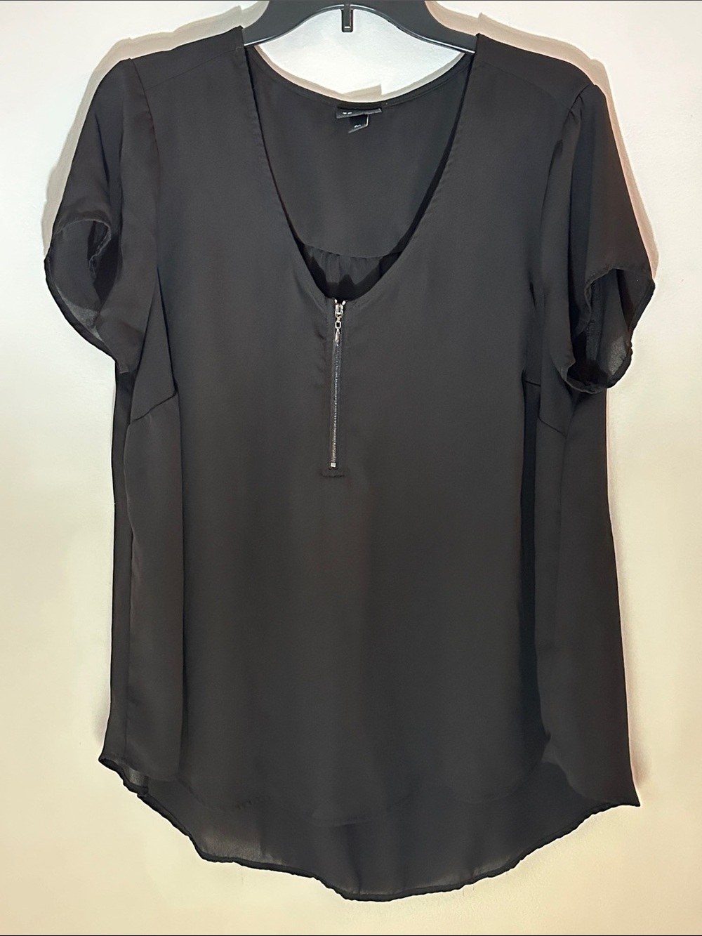 torrid size 00 Black Short-Sleeve Zip Front Blouse